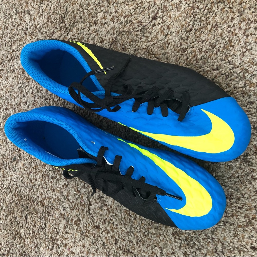 NIKE Tiempo lightweight cleats